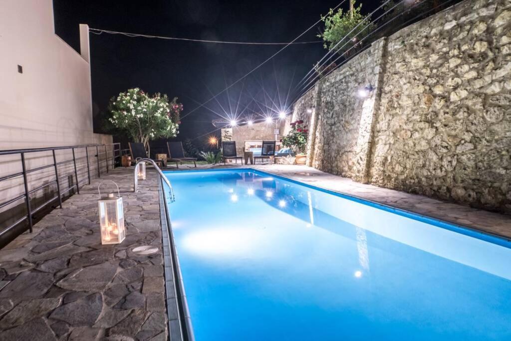 Villa Ventus, 40Sqm Private Pool & Hot Tub! Roussospítion Exterior photo