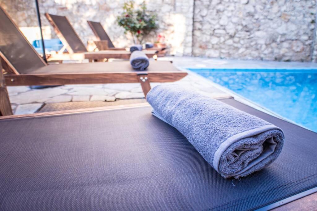 Villa Ventus, 40Sqm Private Pool & Hot Tub! Roussospítion Exterior photo
